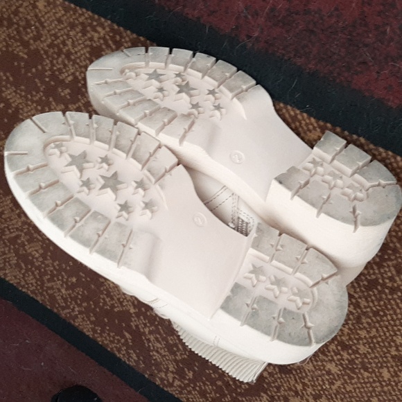 Girls beige boots size 2 - Picture 5 of 5